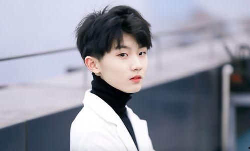 马嘉祺恋情爆料最新消息,神秘女友身份引热议，细节揭秘！